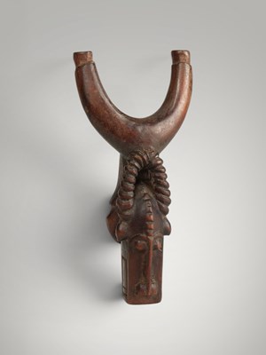 Lot 216 - Baoule catapult and amulet.