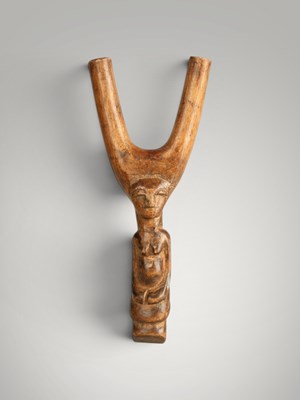 Lot 217 - Baoule catapult and amulet.