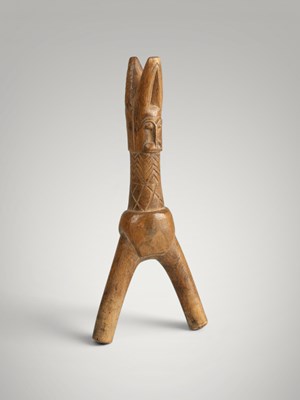 Lot 220 - Baoule catapult and amulet.