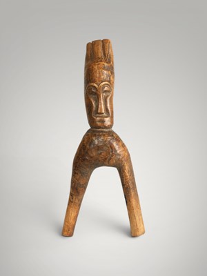 Lot 222 - Baoule catapult and amulet.
