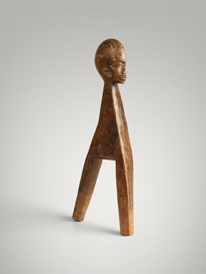 Lot 223 - Baoule catapult and amulet.