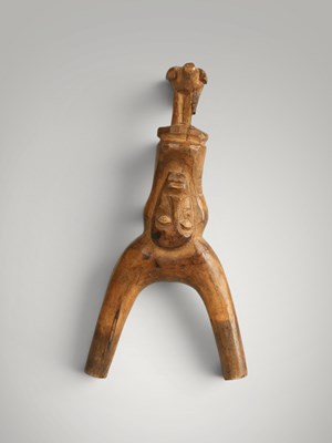 Lot 226 - Baoule catapult and amulet.
