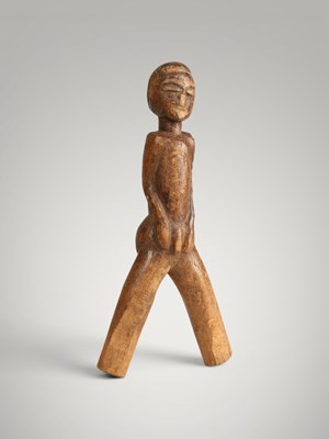 Lot 227 - Baoule catapult and amulet.