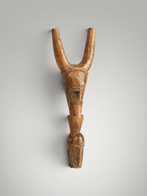 Lot 228 - Baoule catapult and amulet.