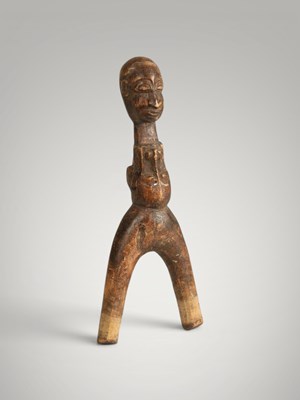 Lot 229 - Baoule catapult and amulet.