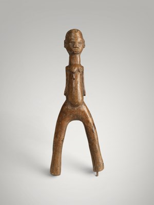 Lot 231 - Baoule catapult and amulet.