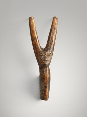 Lot 232 - Baoule catapult and amulet.