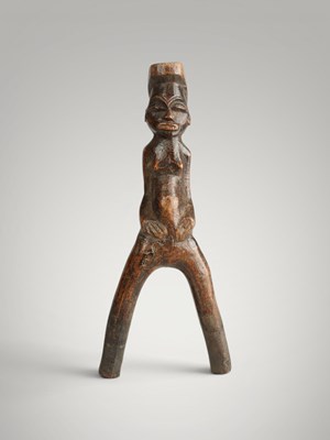 Lot 234 - Baoule catapult and amulet.