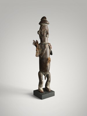 Lot 27 - Yaka Phuungu healing figure.