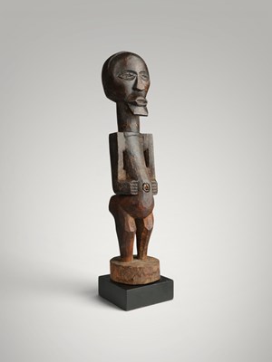 Lot 33 - Cubist Songye N’Kisi protection figure.