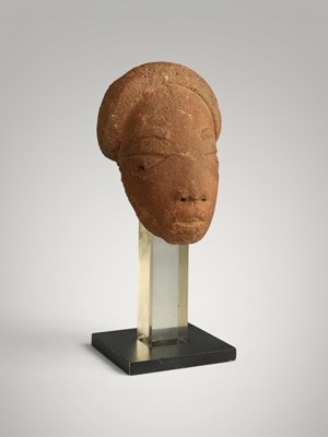 Lot 21 - Nok terracotta head.