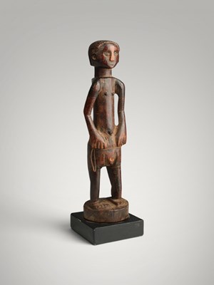 Lot 1 - Luena figure.
