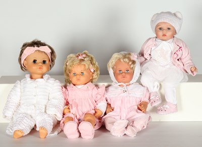 Lot 505 - Lot van 4 kunststof kinderpoppen