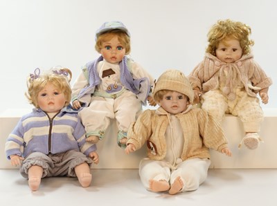Lot 525 - Lot van 4 kinderpoppen