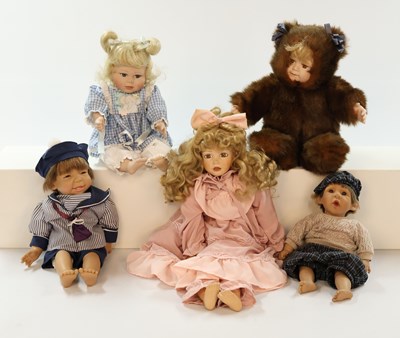 Lot 526 - Lot met 5 kinderpoppen
