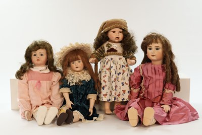 Lot 527 - Lot van 4 porseleinen kinderpoppen
