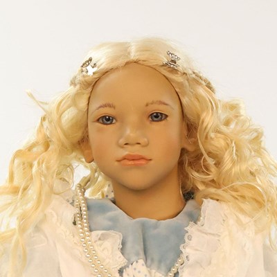 Lot 559 - Annette Himstedt ‘Alke’ vinylpop