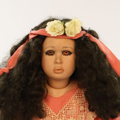 Lot 560 - Porseleinen karakterpop ‘Jessie’