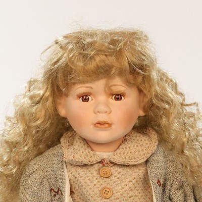 Lot 575 - Porseleinen verzamelpop