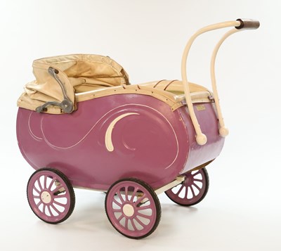 Lot 596 - Popp Leipzig poppenwagen in Art Deco-stijl