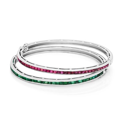 Lot 124 - Eternity Bracelet set with Emerald