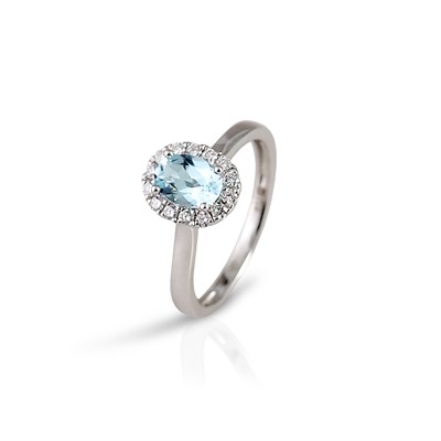Lot 166 - Gold Ring with Topaz and Diamonds