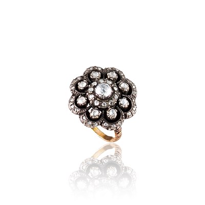Lot 571 - 14K Gold Rose-cut Diamond Cluster Ring