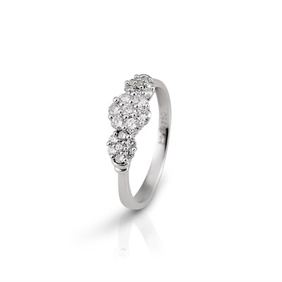 Lot 157 - 18K White Gold and Diamond Cluster Ring