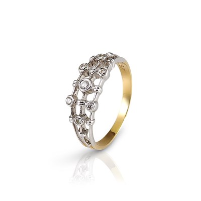 Lot 322 - Bicolour Gold Ring set with Diamonds