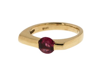 Lot 561 - 14K Gold, Ruby Ring