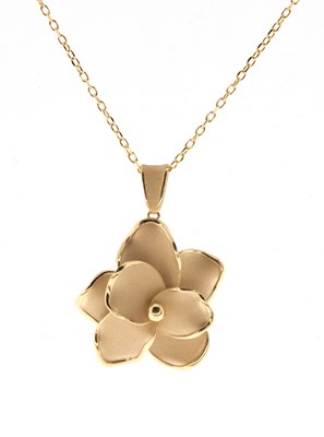 Lot 656 - Gold Necklace with gold Flower Pendant