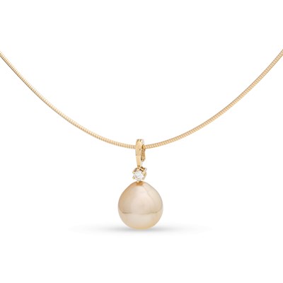 Lot 718 - Gold Pendant on Gold Necklace set with Diamond and Pearl