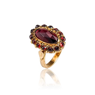 Lot 791 - Gold Rosette Ring with Garnet