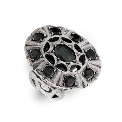 Lot 264 - Indian Silver and Onix Ring