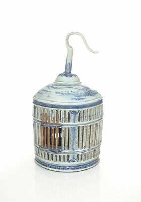 Lot 5528 - China, uiterst zeldzame porseleinen vogelkooi
