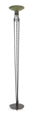 Lot 24 - Staande smeedijzeren lamp
