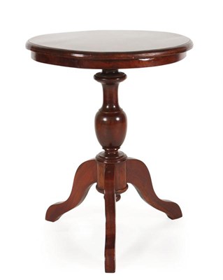 Lot 31 - Mahoniehouten bijzettafeltje
