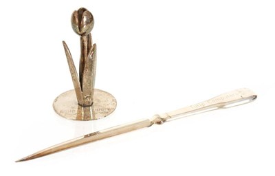 Lot 34 - Verzilverde briefopener