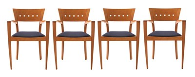 Lot 592 - Vier kersenhouten eetkamerstoelen