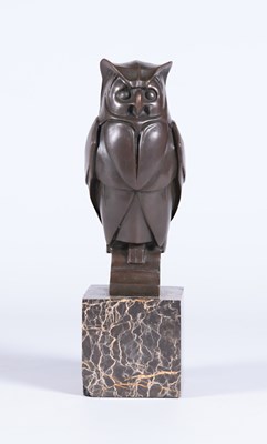 Lot 181 - Beautifully stylized replica bronze of an owl