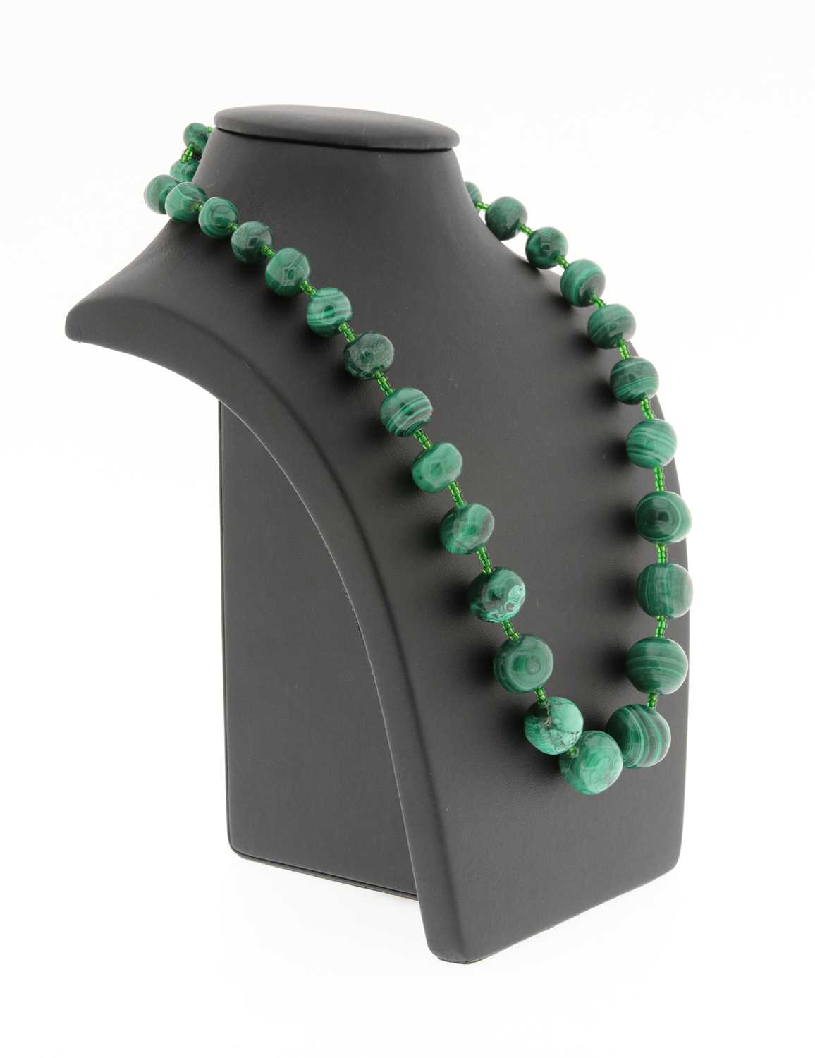 Lot 526 - Malachite Necklace