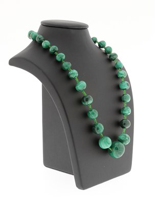 Lot 527 - Malachite Necklace