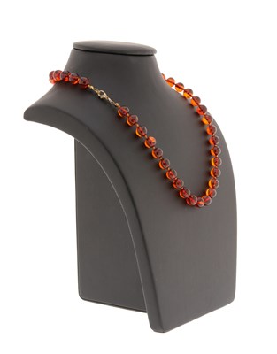 Lot 605 - Amber Necklace with gilded Lock