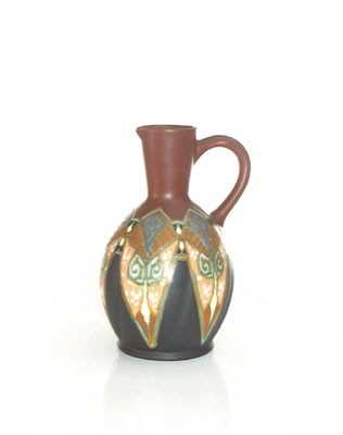 Lot 7062 - Karaf met geometrisch décor