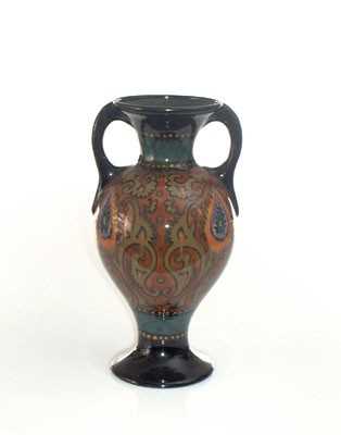 Lot 7102 - Amfoorvormige vaas