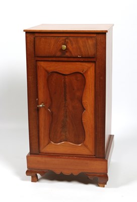 Lot 712 - Franse Louis Philippe Mahonie Nachtkastje