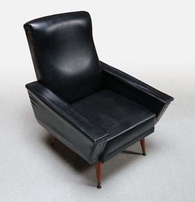 Lot 710 - 70er Jaren Faux Leren Armstoel