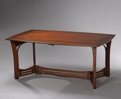 Lot 651 - Art Nouveau tafel in kersenhout, door Schuitema.