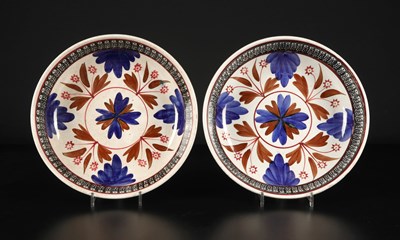 Lot 73 - Twee wandborden in Boerenbont-decor, Petrus Regout Maastricht