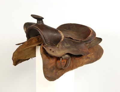 Lot 557 - Leather roping or trail Western saddle